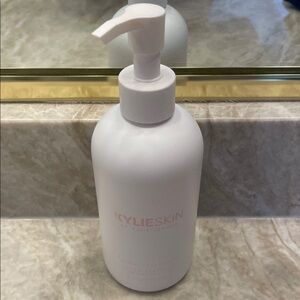 BRAND NEW KYLIE SKIN BODY LOTION! COCONUT! 8FL OZ!
